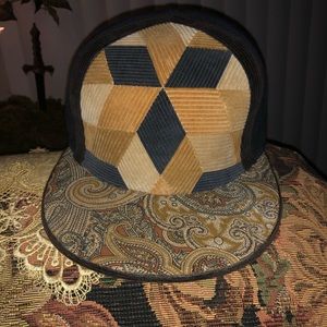 Men’s fitted courdory and paisley pattern hat .size 7 1/4 but fits like a 7 1/2